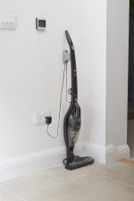 Вертикальний пилосос 21,6 В 2 А·год BLACK+DECKER SVB620JW - Зображення 4